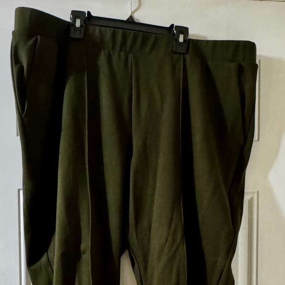 Universal Standard Pintuck Ponte Knit High Rise Elastic Waist Skinny Trouser - Picture 2 of 7